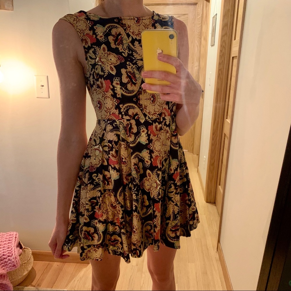 (20% off 3+!) Tobi print mini flared dress - Small
